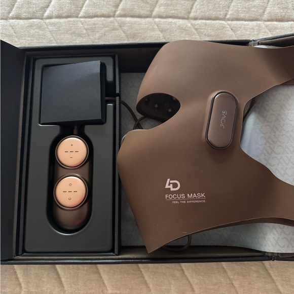 New JOVS 4D Red Light Laser Mask with Accessories - Picture 3 of 5